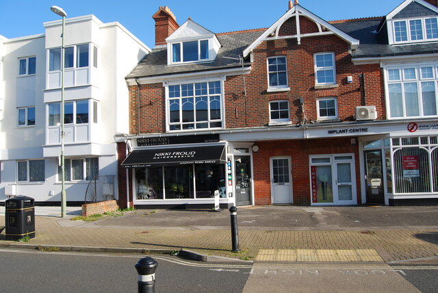 hairdressers-in-the-high-street-barry-shimmon-geograph-britain-and