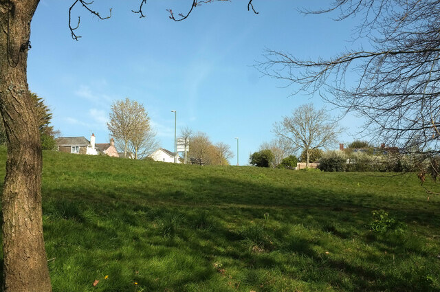 green-space-st-marychurch-derek-harper-cc-by-sa-2-0-geograph