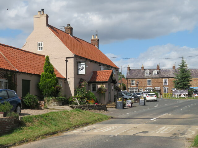 Village centre, Sheriff Hutton © Gordon Hatton cc-by-sa/2.0 :: Geograph ...