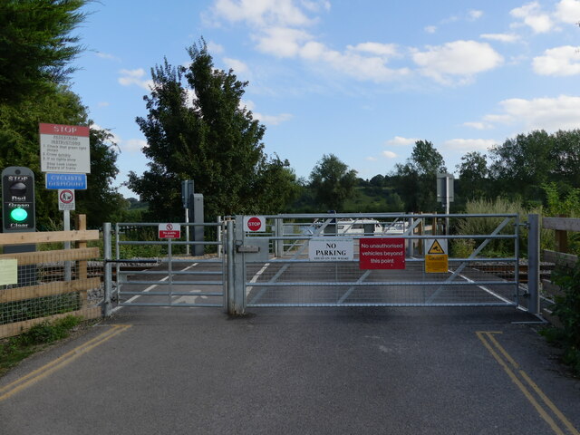 Level Crossing At Spade Oak Farm Bourne C Ruth Sharville Cc By Sa 2 0 Geograph Britain And Ireland