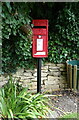 Elizabeth II postbox on The Avenue, Birlingham