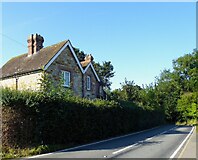TQ4736 : Stone Cottage, Edenbridge Road, Hartfield by Simon Carey
