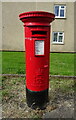 Elizabeth II postbox on Marsland Road, Cheltenham