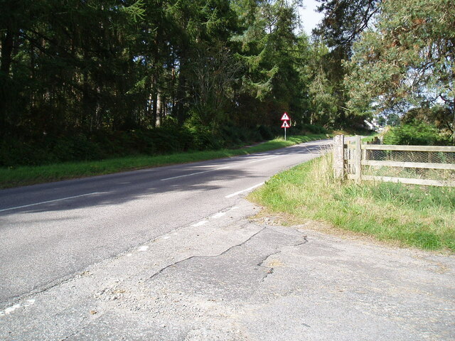 The B9169 junction with minor road south of Drynie Place