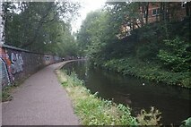 SP0686 : Worcester & Birmingham Canal towards bridge #88 by Ian S