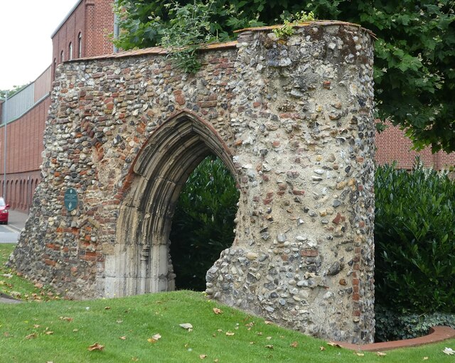 Norwich - Arch - remains of  Anchorite House, Whitefriars