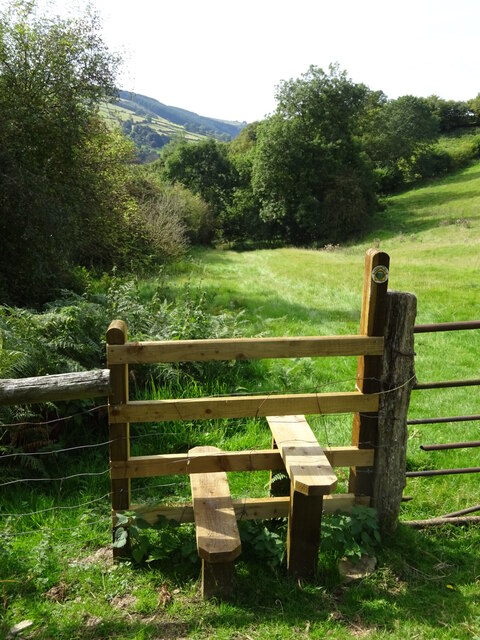 New foot stile on footpath leading to Bucknell Hill woods