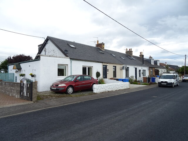 Cottages, Mossend © JThomas :: Geograph Britain and Ireland