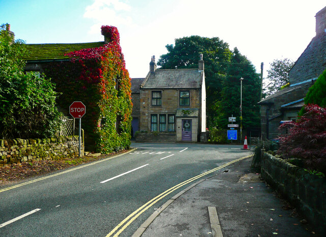 Kirk Lane approaching the T-junction at Cross End, Embsay