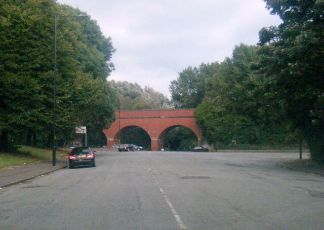 Riverpark Road at Ten Acres Lane junction