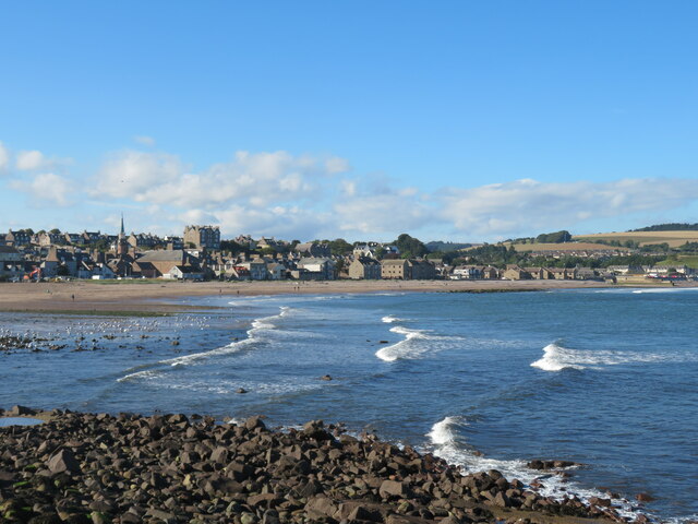 Stonehaven Bay © Gordon Hatton cc-by-sa/2.0 :: Geograph Britain and Ireland