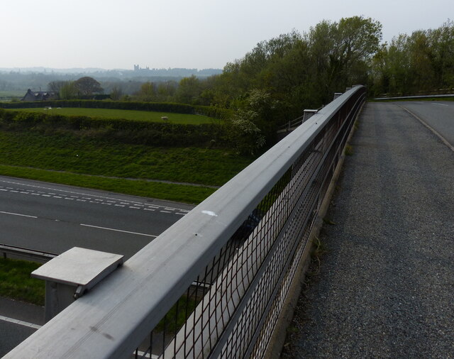 Bridge crossing the A55 at Tan-y-lôn