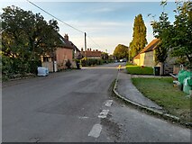 SP6811 : Thame Road, Chilton by David Howard