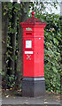 Post box, Middleton Avenue, Ilkley