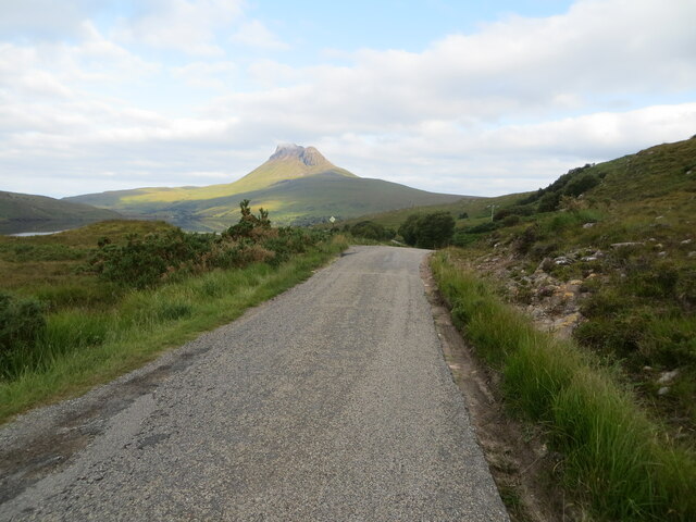 Minor road beside Loch Lurgainn