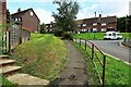 Footpath and houses in Heathfield Gardens, Robertsbridge