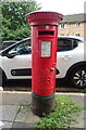 Edward VIII postbox on Cathcart Road