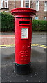 Edward VIII postbox on Cartside Street