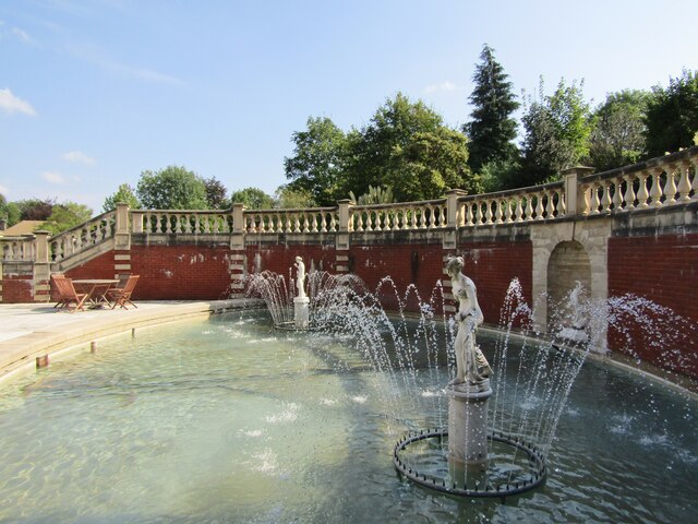 Fetcham Park - Fountain