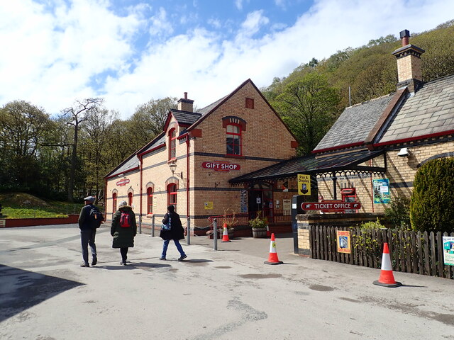 Gift Shop and Ticket Office at Lakeside & Haverthwaite Railway