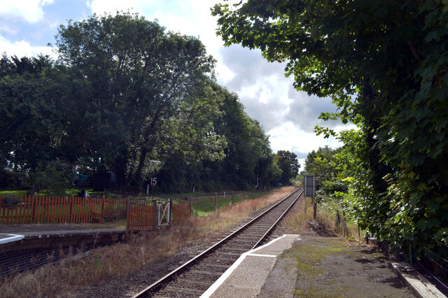 The Mid-Norfolk Railway leaving Yaxham Station