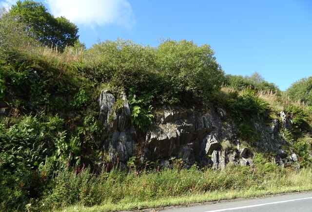 Rocky outcrop beside the B7076
