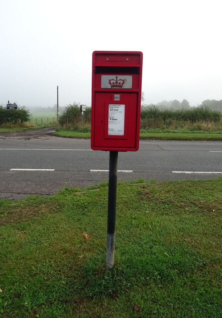 Postbox on the B7076, Dryfebridge