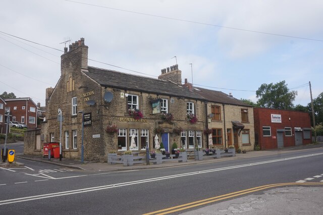 Junction Inn on Mossley Road © Ian S cc-by-sa/2.0 :: Geograph Britain ...