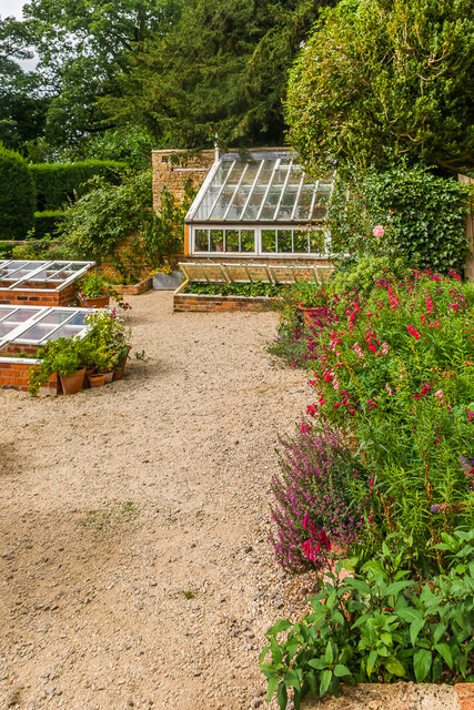 The West Garden © Ian Capper cc-by-sa/2.0 :: Geograph Britain and Ireland