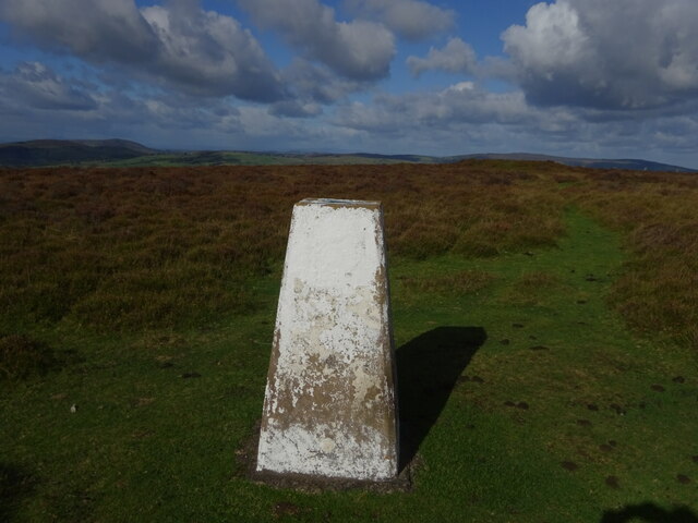Trig point at the top of the Midland Gliding Station perimeter