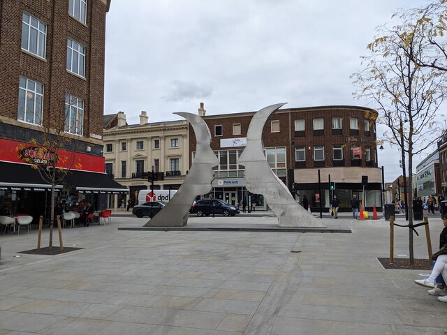 Sculpture at the corner of Silver Street and High Street