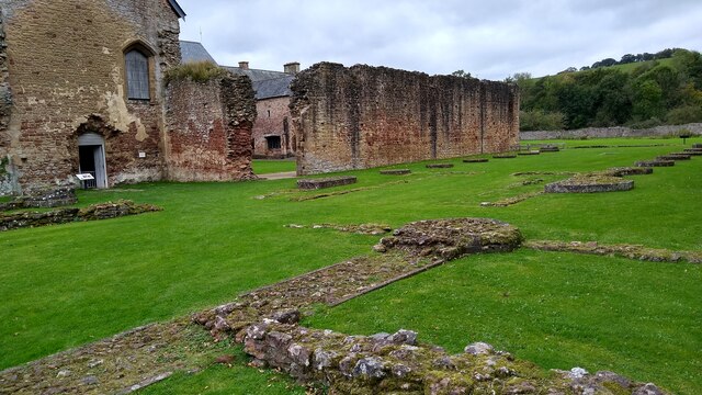 Cleeve Abbey: looking towards main buildings from church remains