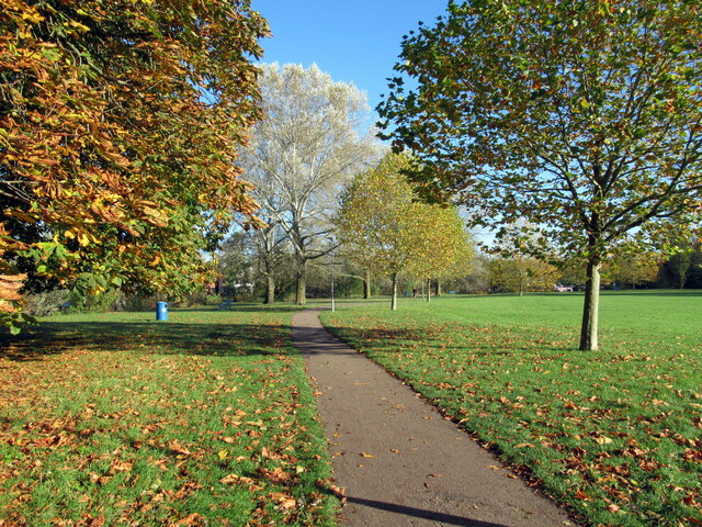 National Cycle Route 5 and Thames Path,... © Roy Hughes :: Geograph ...