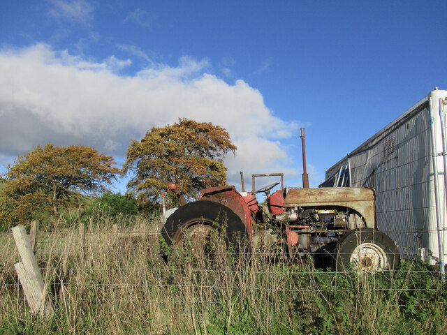 Old tractor near Elsrickle