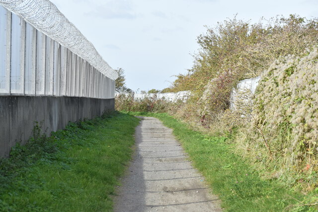 Path beside Longreach Sewage Treatment Works