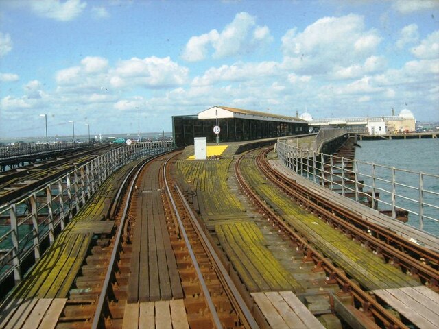 Ryde Pier Head (RPH) station in April 2008