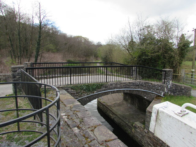 Stone bridge over the Neath Canal, Clyne