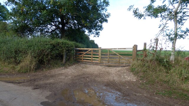Footpath leading north from Clavery Ley lane
