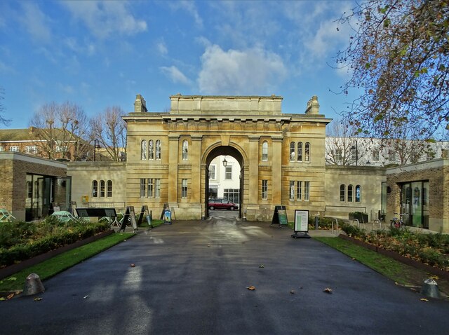 The northern entrance to Brompton Cemetery