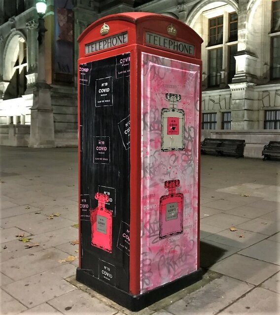 Telephone kiosk outside The V&A Museum