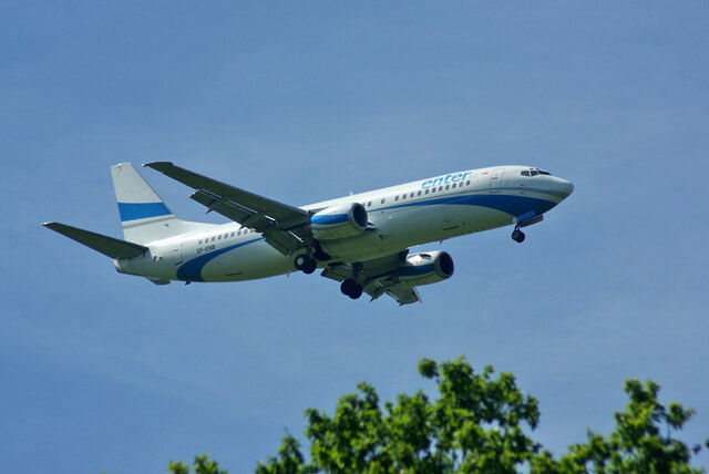 Enter Air SP-ENB approaches Gatwick runway 08R