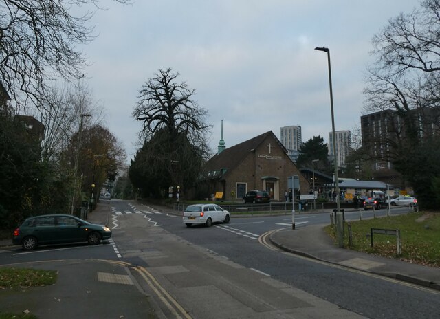 Approaching the crossroads of Heathside Road and White Rose Lane