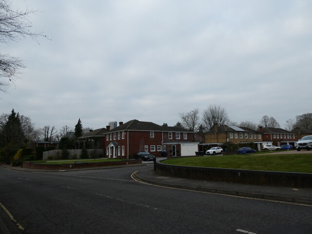 Approaching the junction of Heathside Road and Heathside Gardens