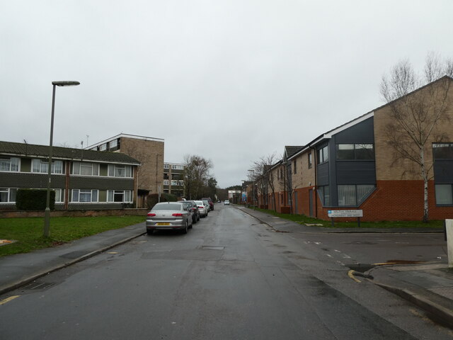 Approaching the junction of Boundary Road and Walton Terrace