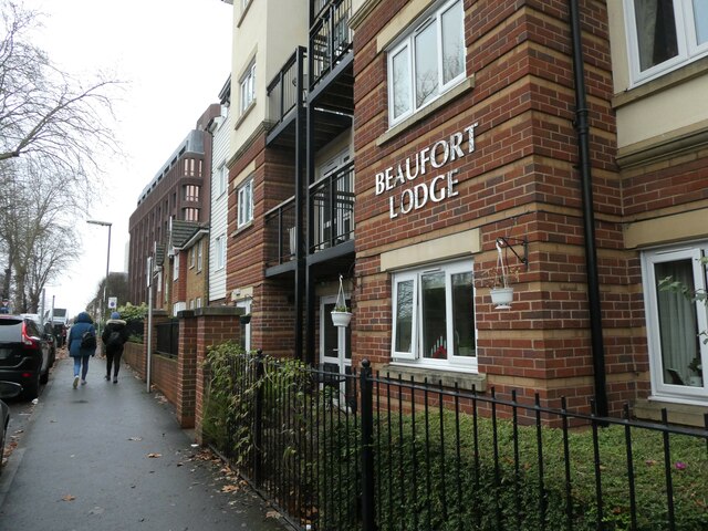 Passing Beaufort Lodge in Maybury Road
