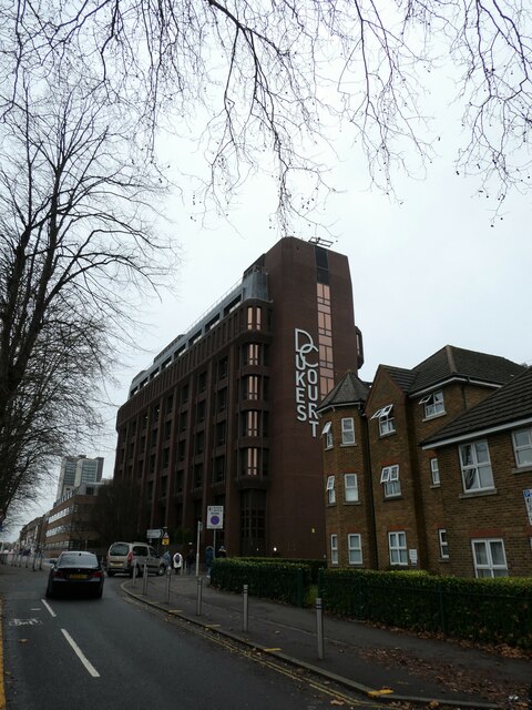 Approaching Dukes Court from Maybury Road