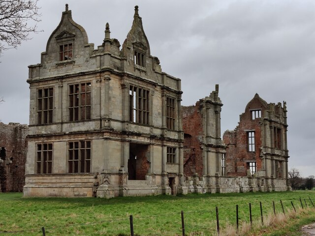 Ruined south wing of Moreton Corbet... © Mat Fascione cc-by-sa/2.0 ...