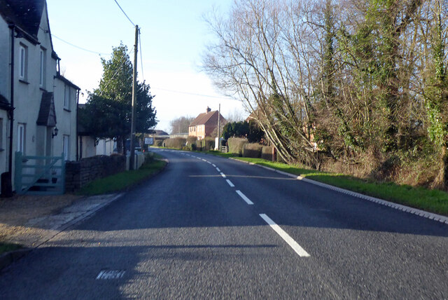 B4040 Malmesbury Road, Leigh © Robin Webster cc-by-sa/2.0 :: Geograph ...