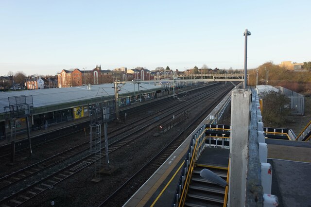 Platforms 1 And 2, Tamworth Train © Ian S Cc-by-sa 2.0 :: Geograph 