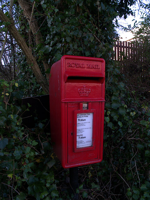 Postbox in the hedge, Baldwin Avenue